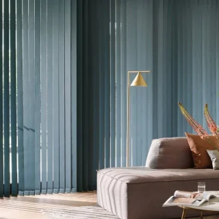 Cortinas verticales living color azul Hunter Douglas